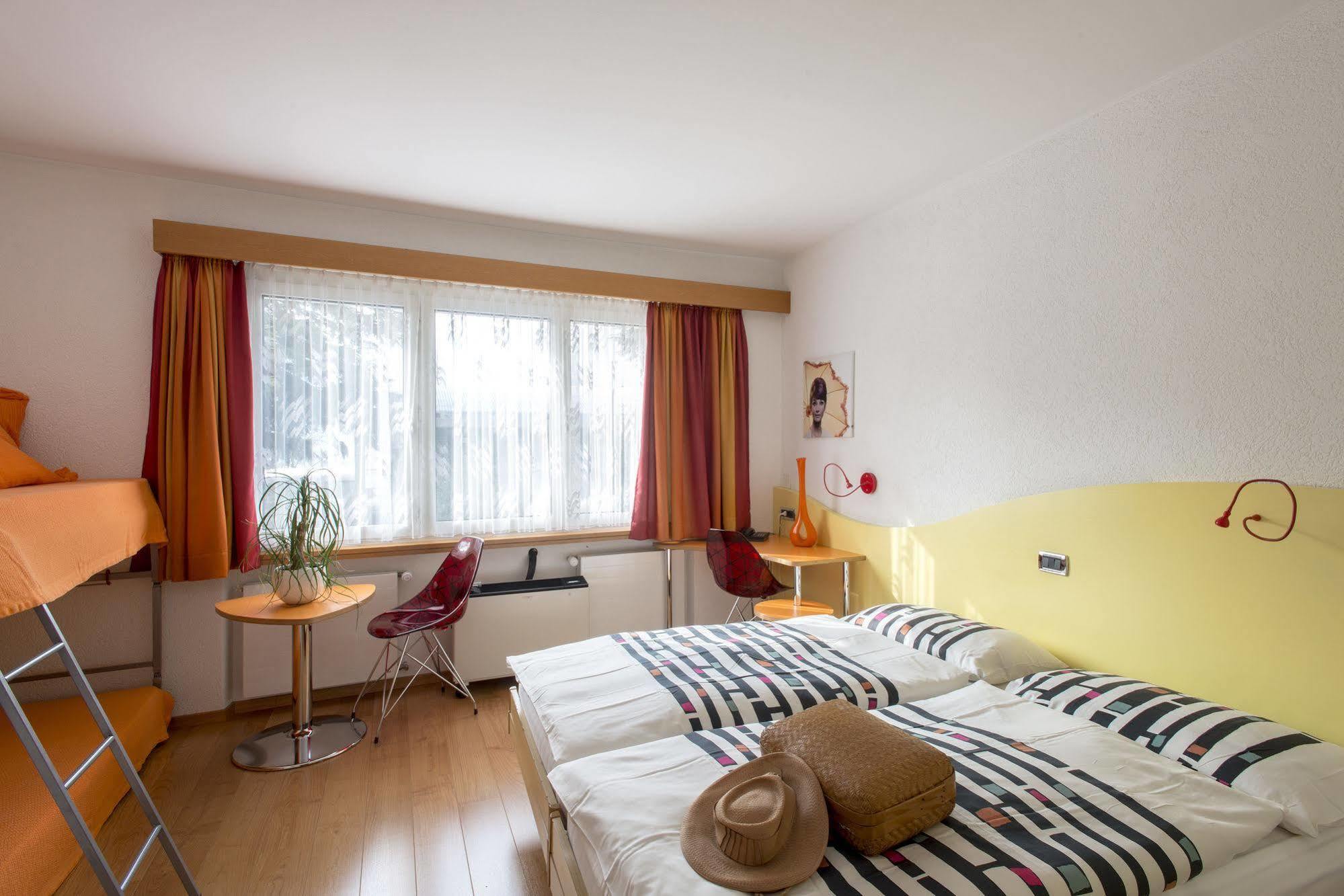 Vezia Hotel 3*